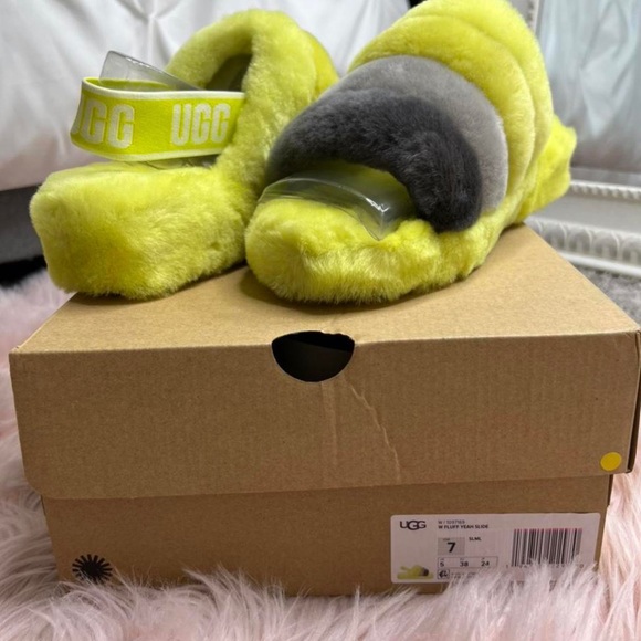 Fluff Yeah Ugg Slides - Picture 1 of 3